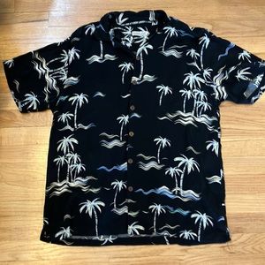 Very nice rayon button down tropical palm tree shirt